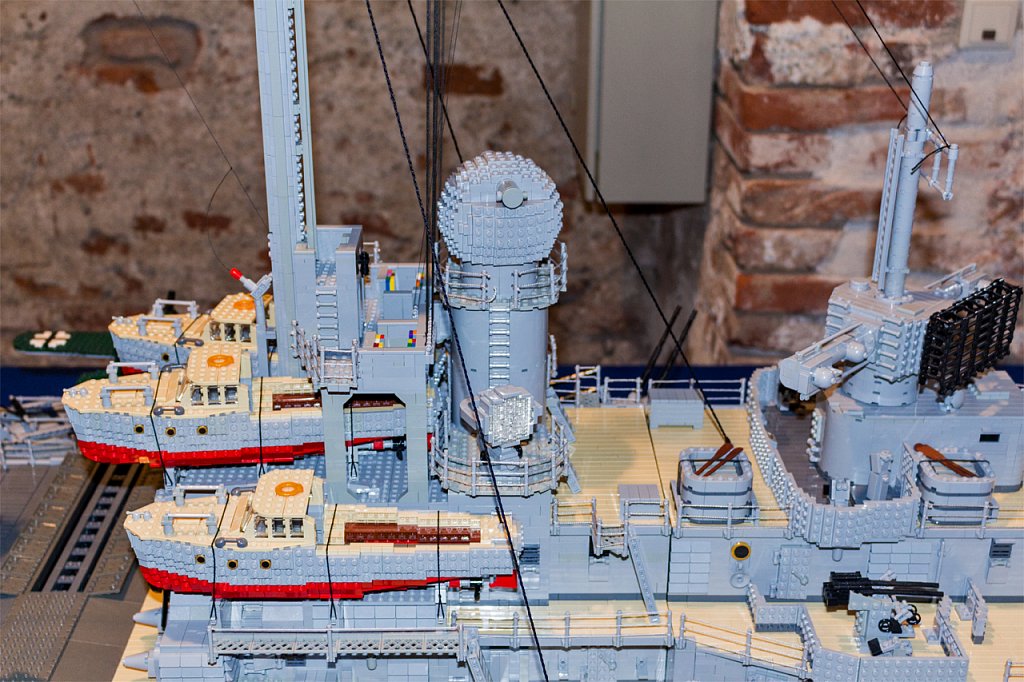 Schlachtschiff "Bismarck" aus Lego IV